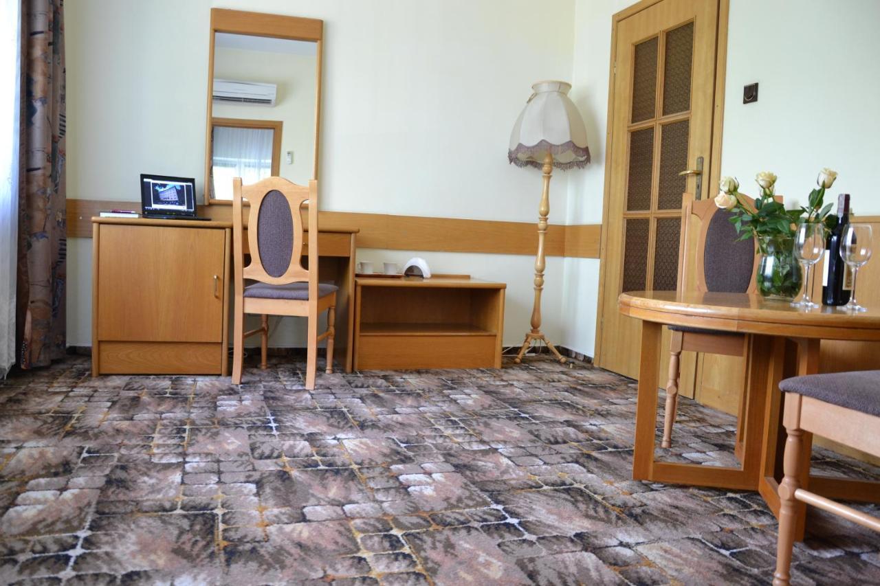 Karat Bed and Breakfast Βαρσοβία Εξωτερικό φωτογραφία
