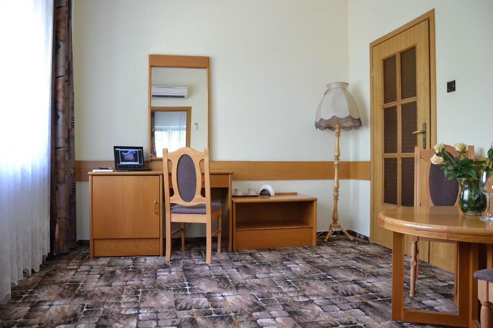 Karat Bed and Breakfast Βαρσοβία Εξωτερικό φωτογραφία
