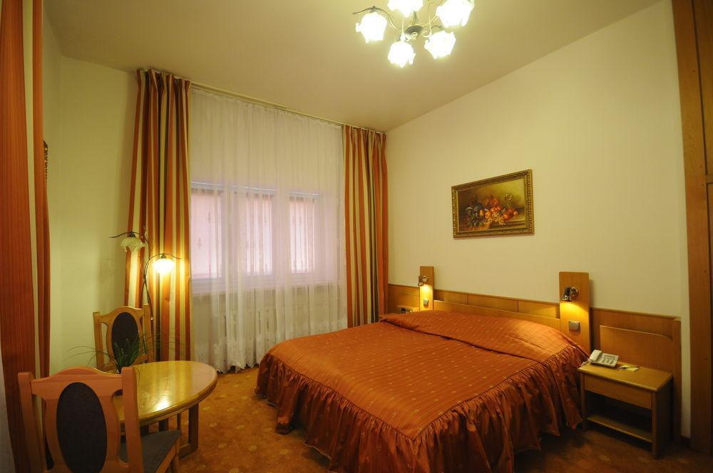 Karat Bed and Breakfast Βαρσοβία Δωμάτιο φωτογραφία